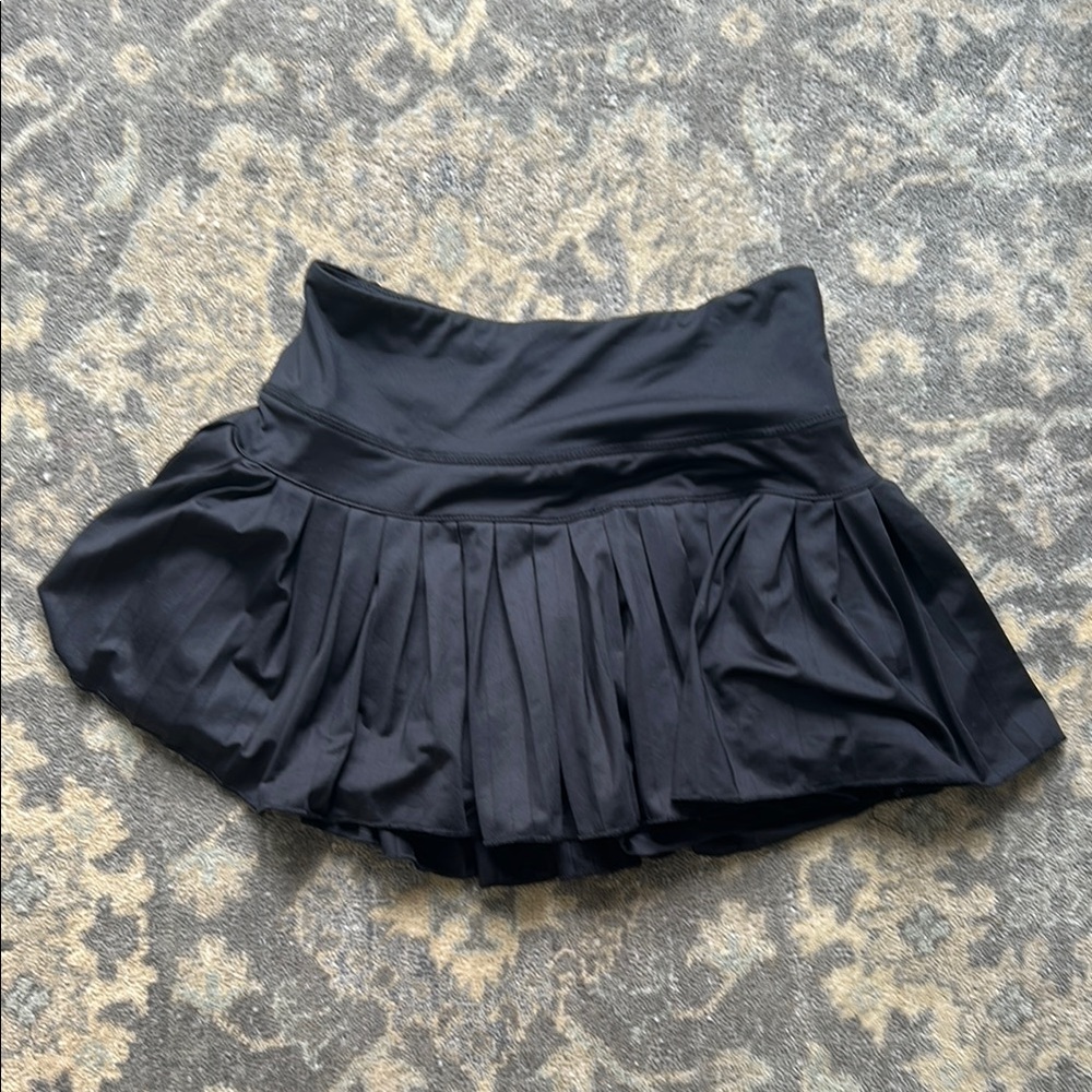 Black Gold Hinge pleated tennis skirt